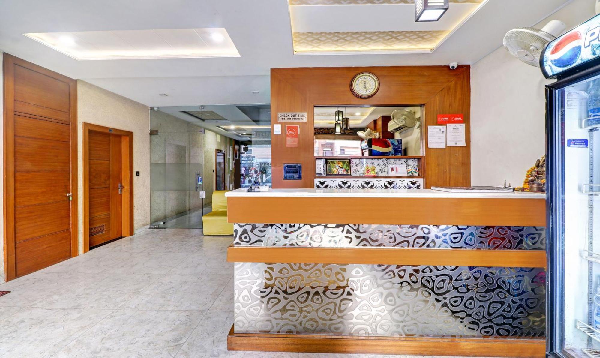 Itsy Hotels Anjali Mahal 500, Mtrs From Mathura Railway Station Exterior foto